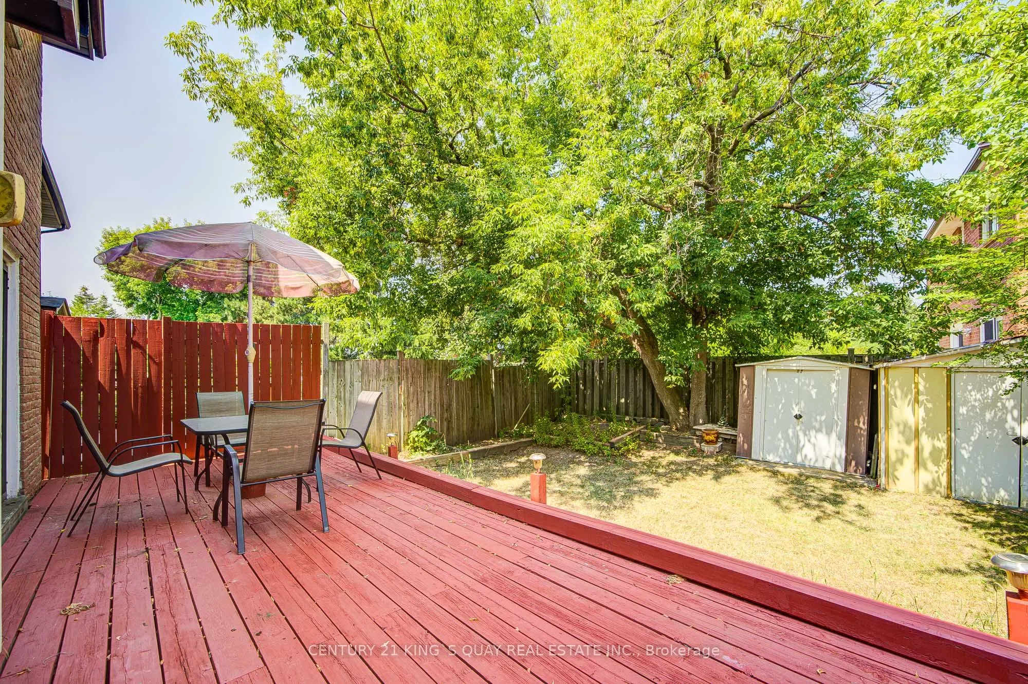 6 Cottsmore Crescent