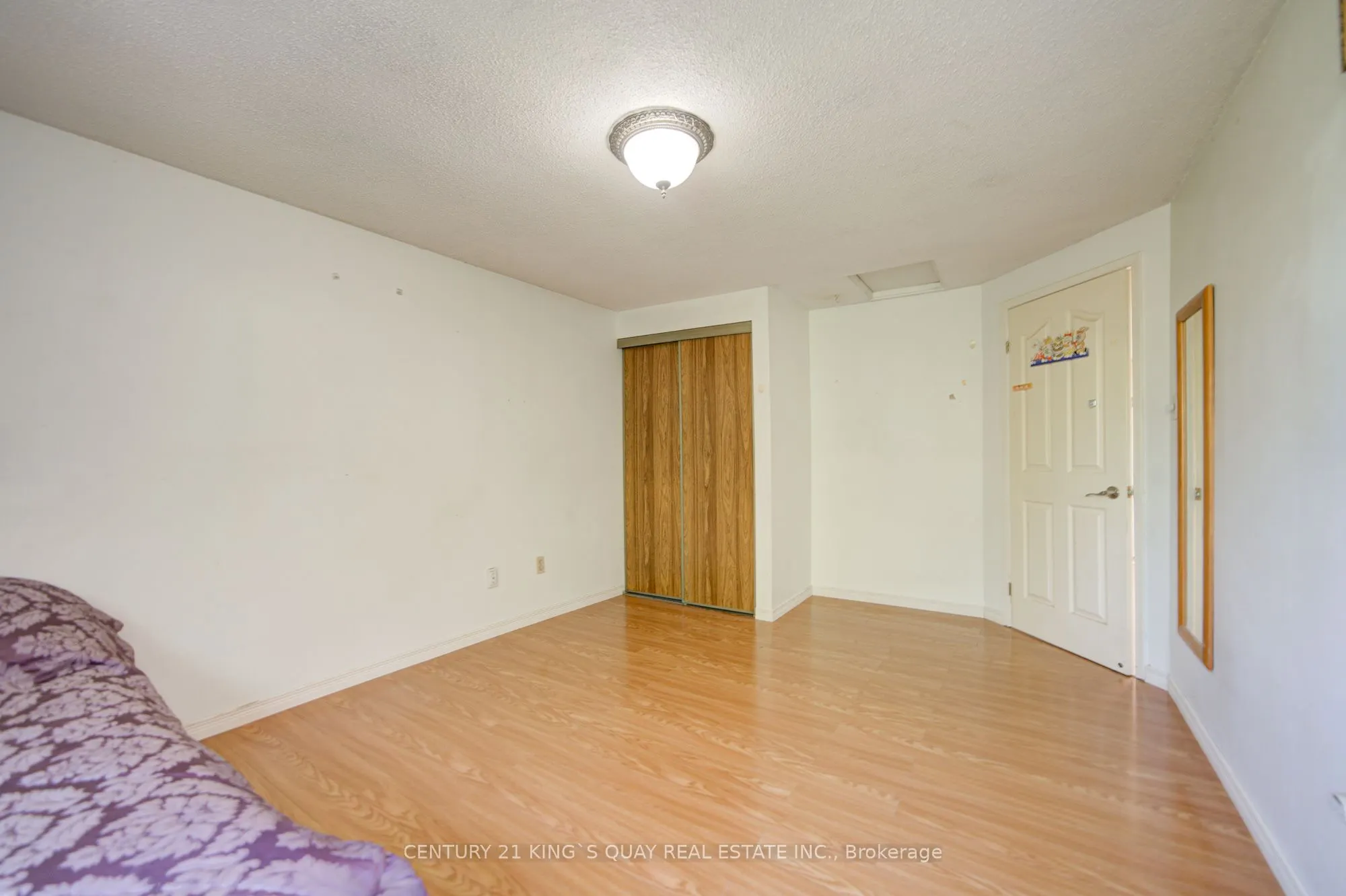 6 Cottsmore Crescent