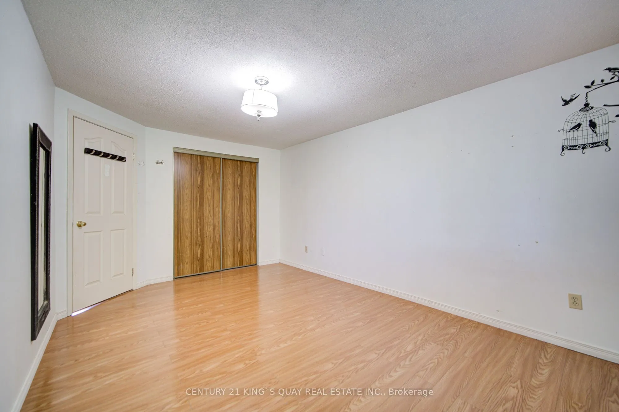 6 Cottsmore Crescent
