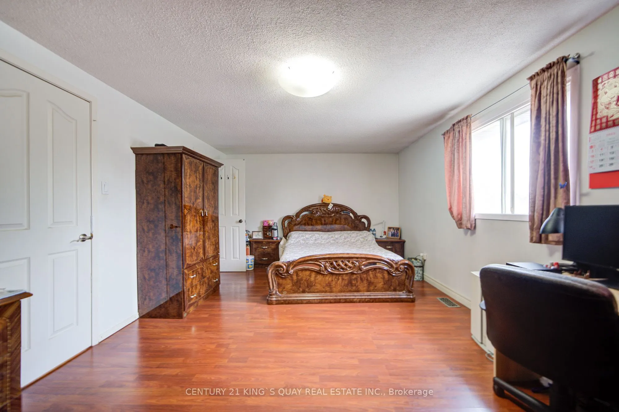 6 Cottsmore Crescent