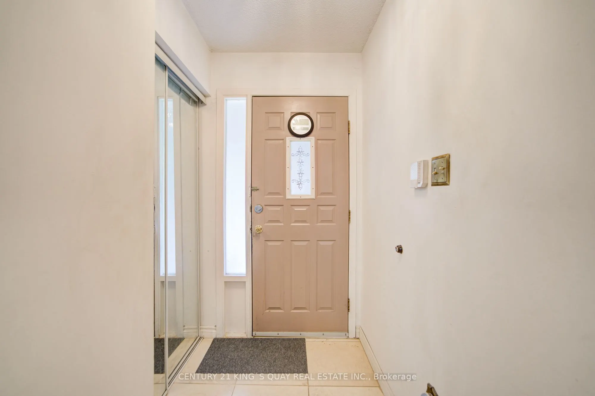6 Cottsmore Crescent