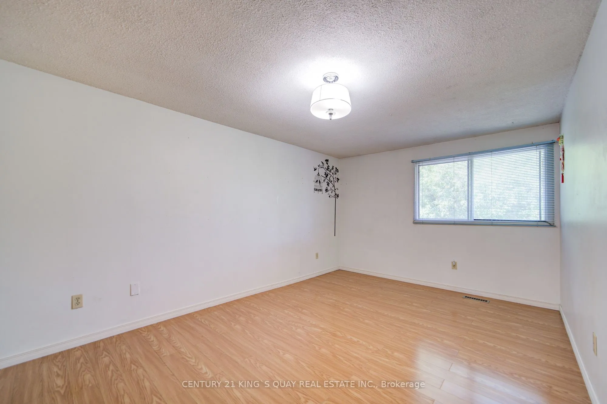6 Cottsmore Crescent