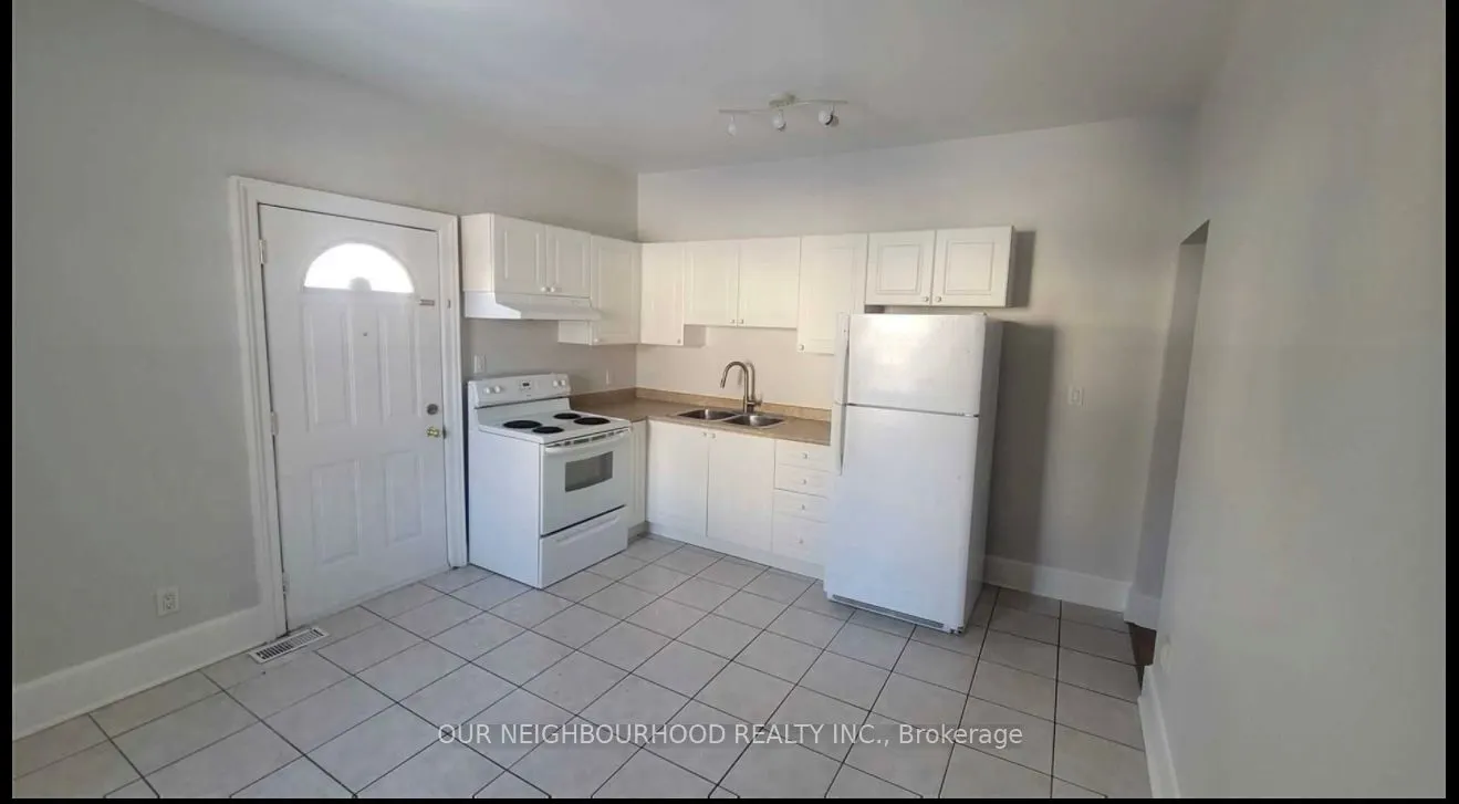 81 Wellington Street E, #Unit B