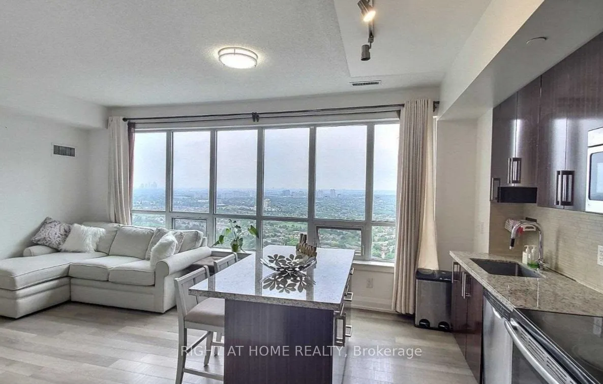 7161 Yonge Street, #Lph308