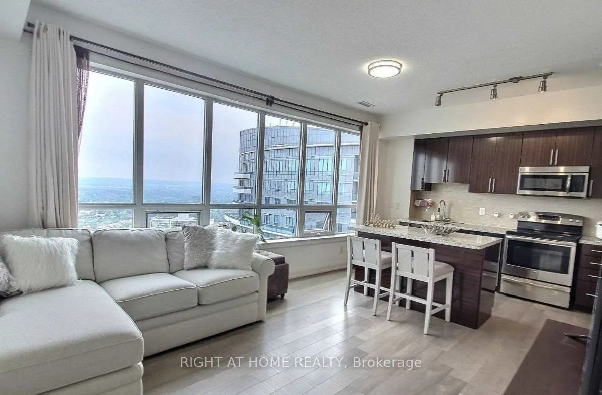 7161 Yonge Street, #Lph308