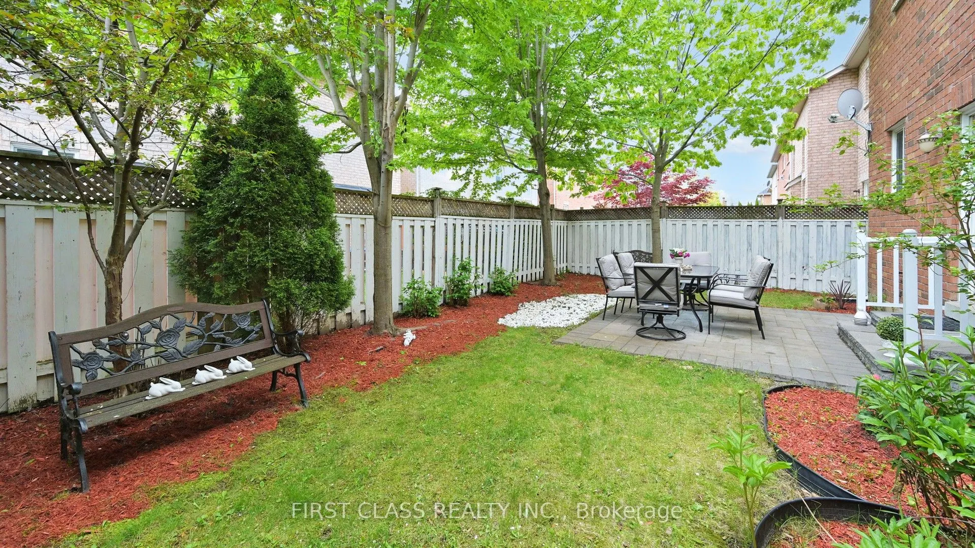 35 Valemount Way S