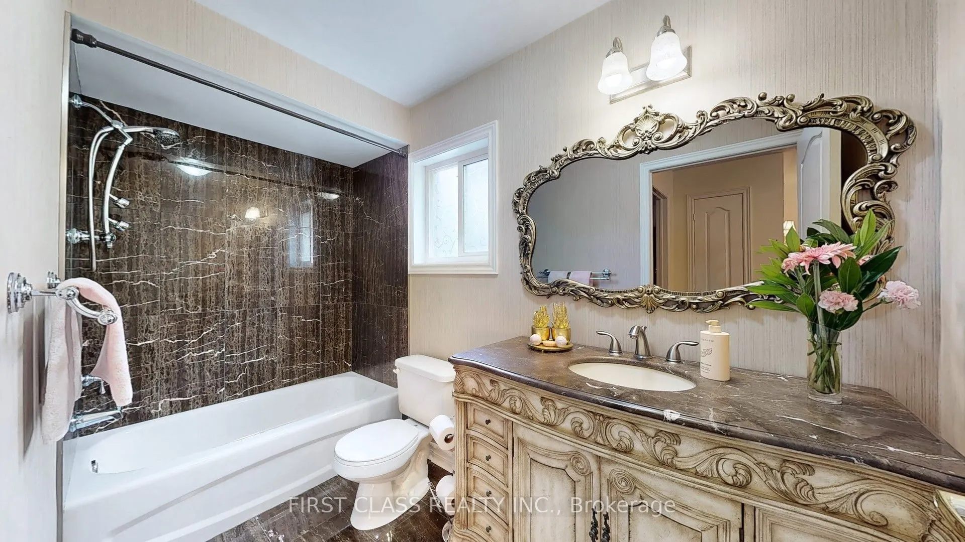 35 Valemount Way S