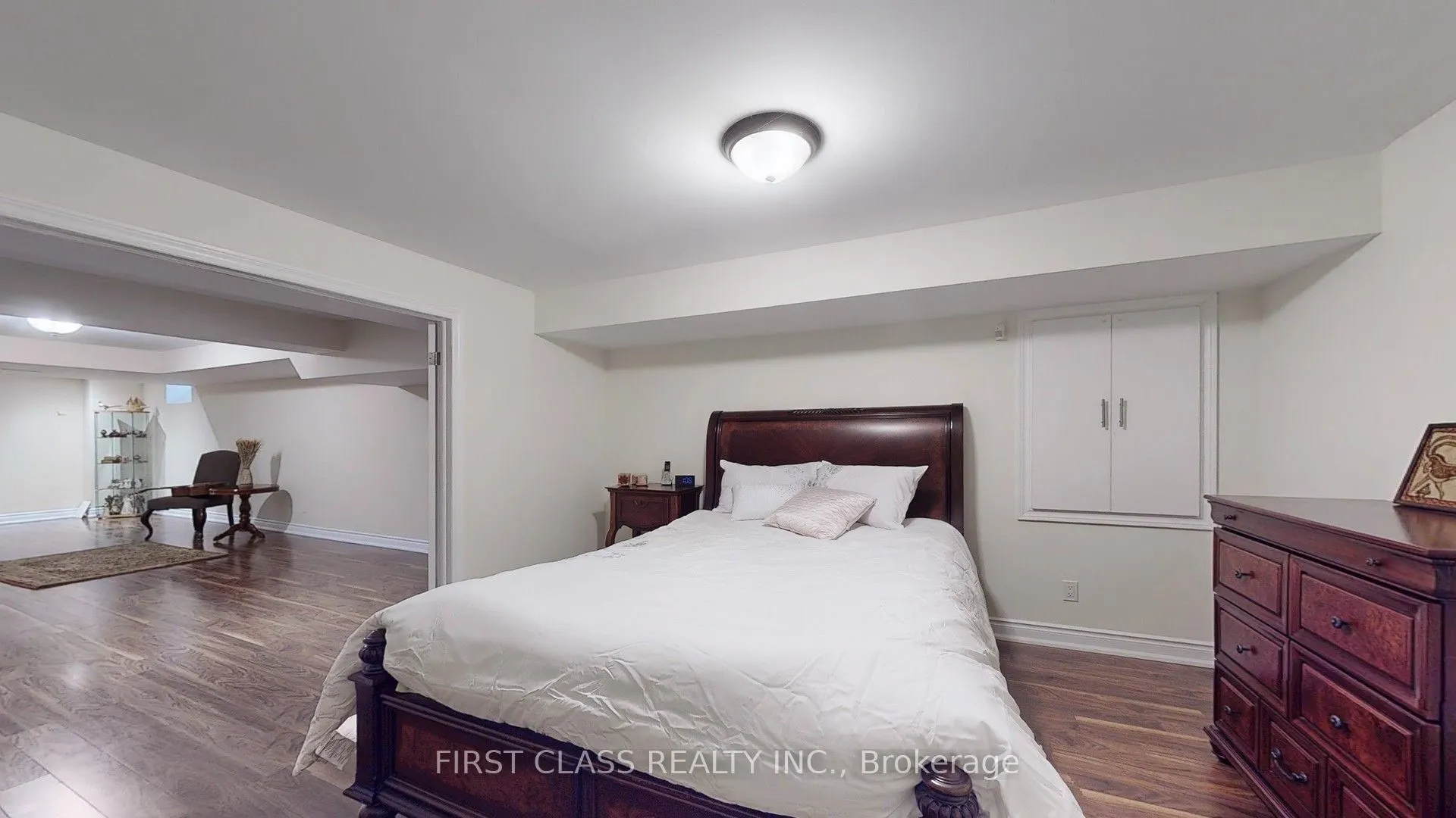 35 Valemount Way S