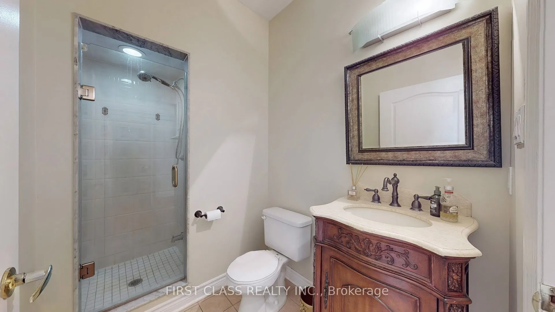 35 Valemount Way S