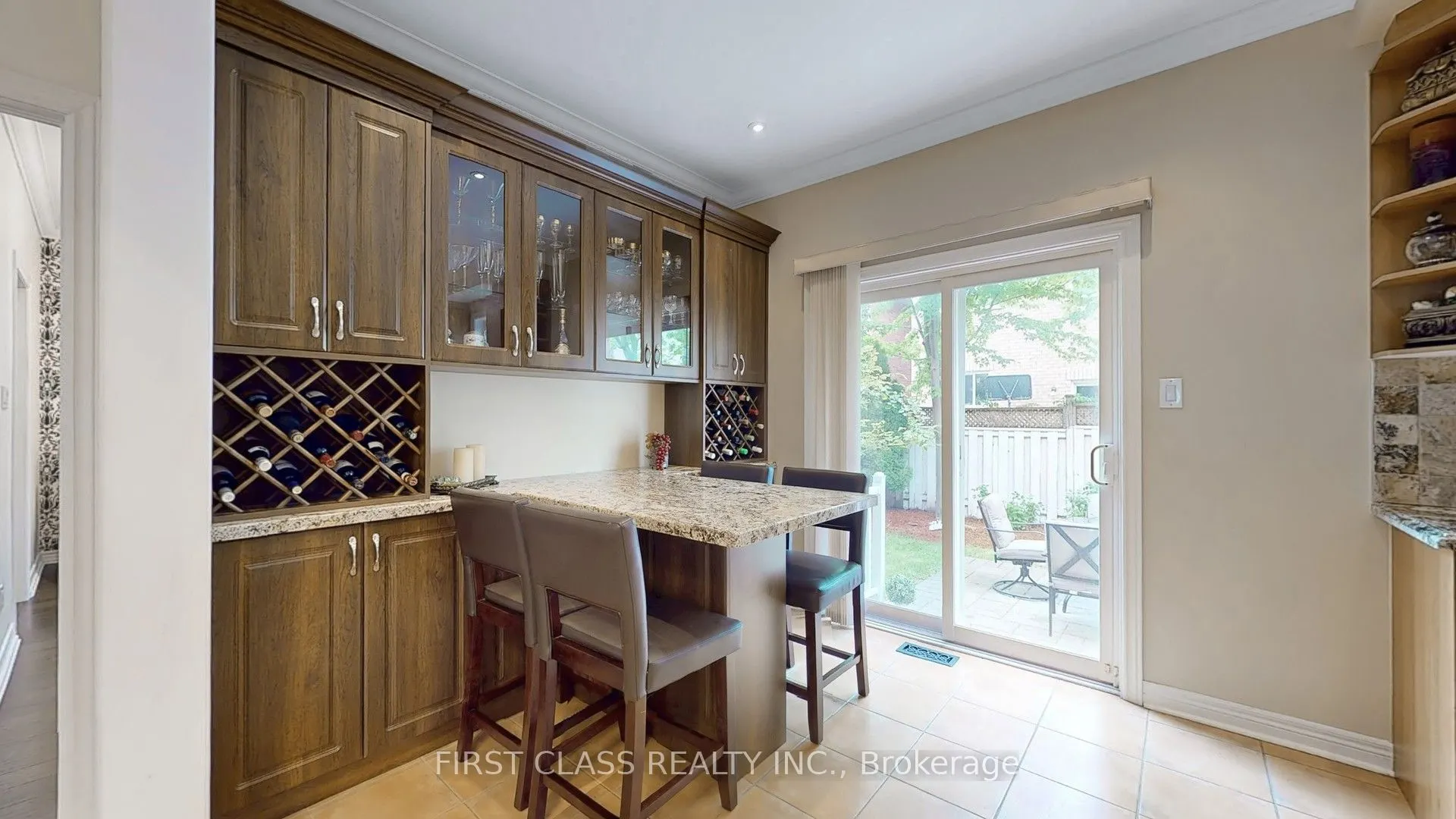 35 Valemount Way S