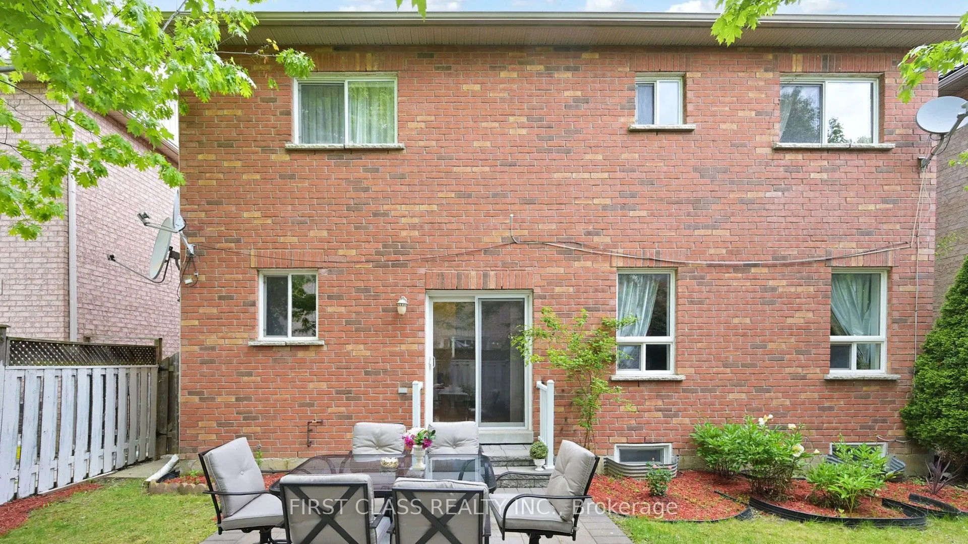 35 Valemount Way S