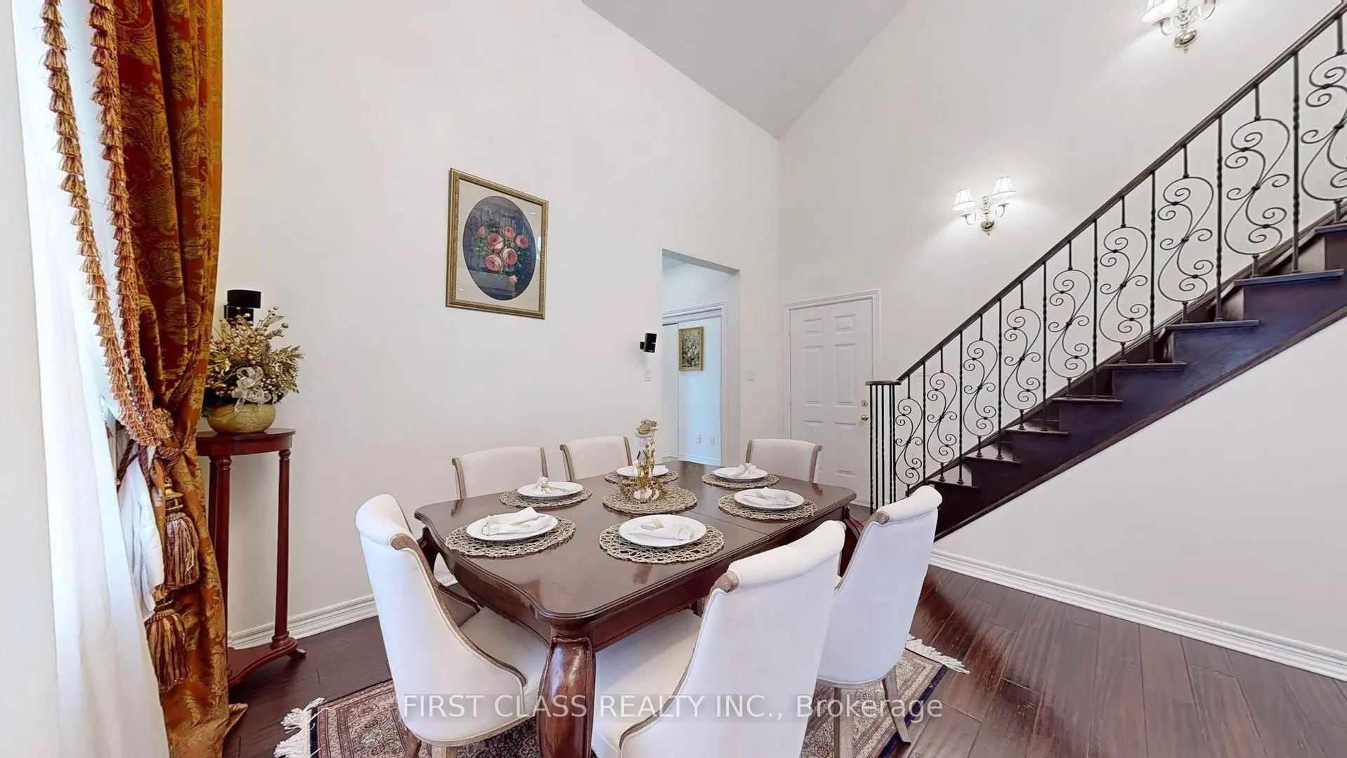 35 Valemount Way S