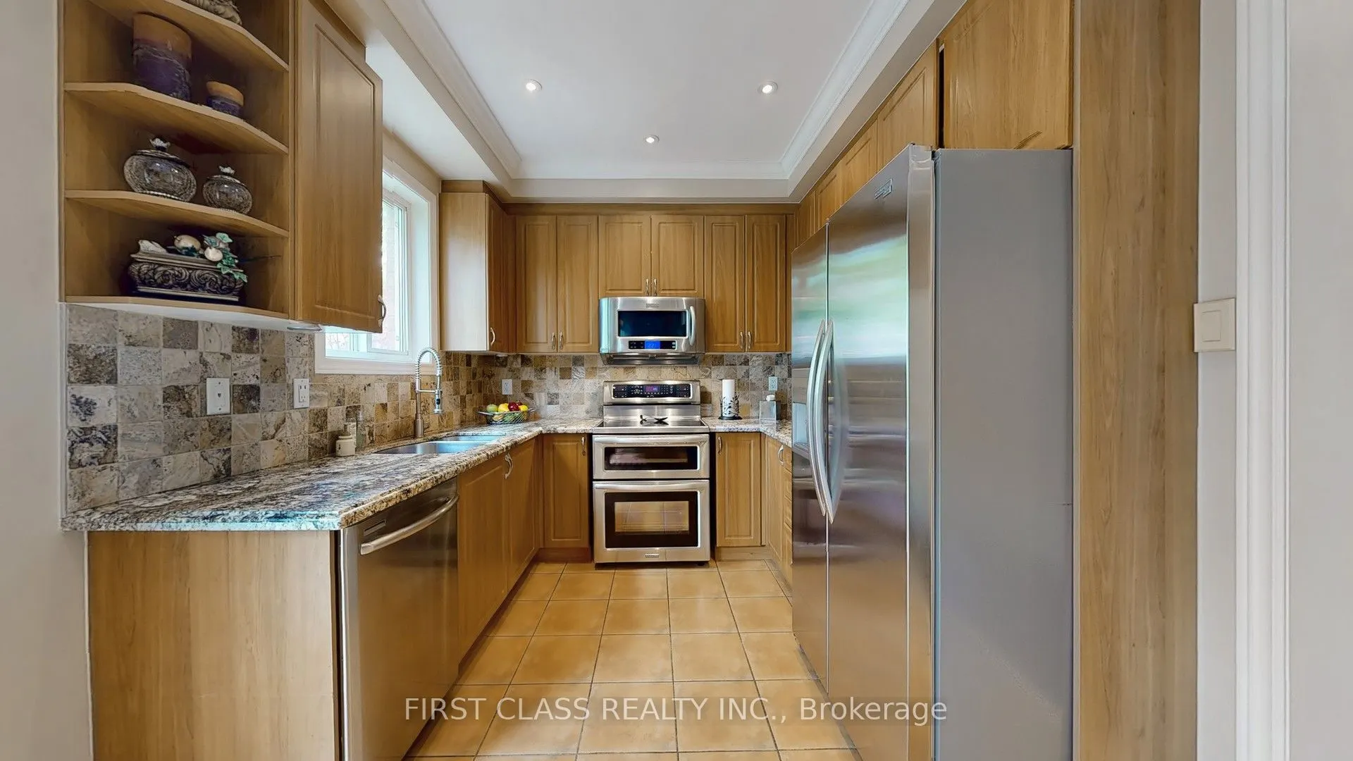 35 Valemount Way S