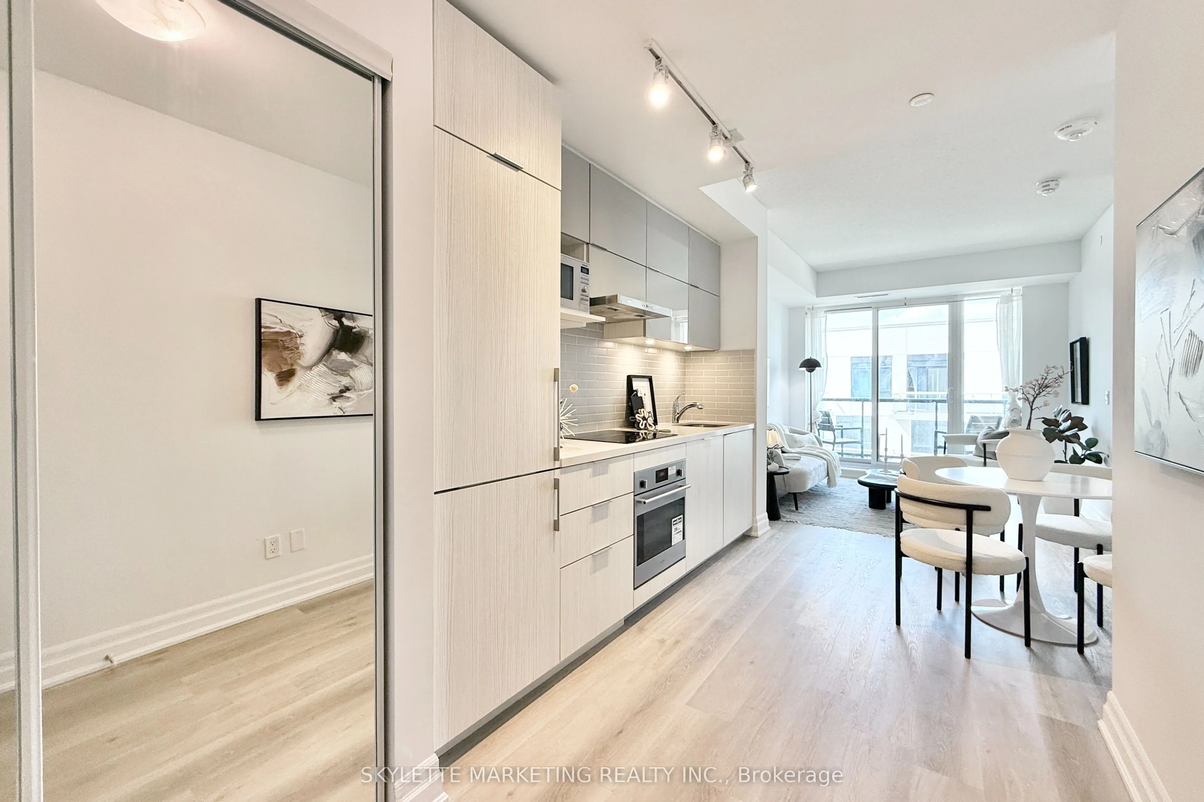 8 Rouge Valley Drive W, #718