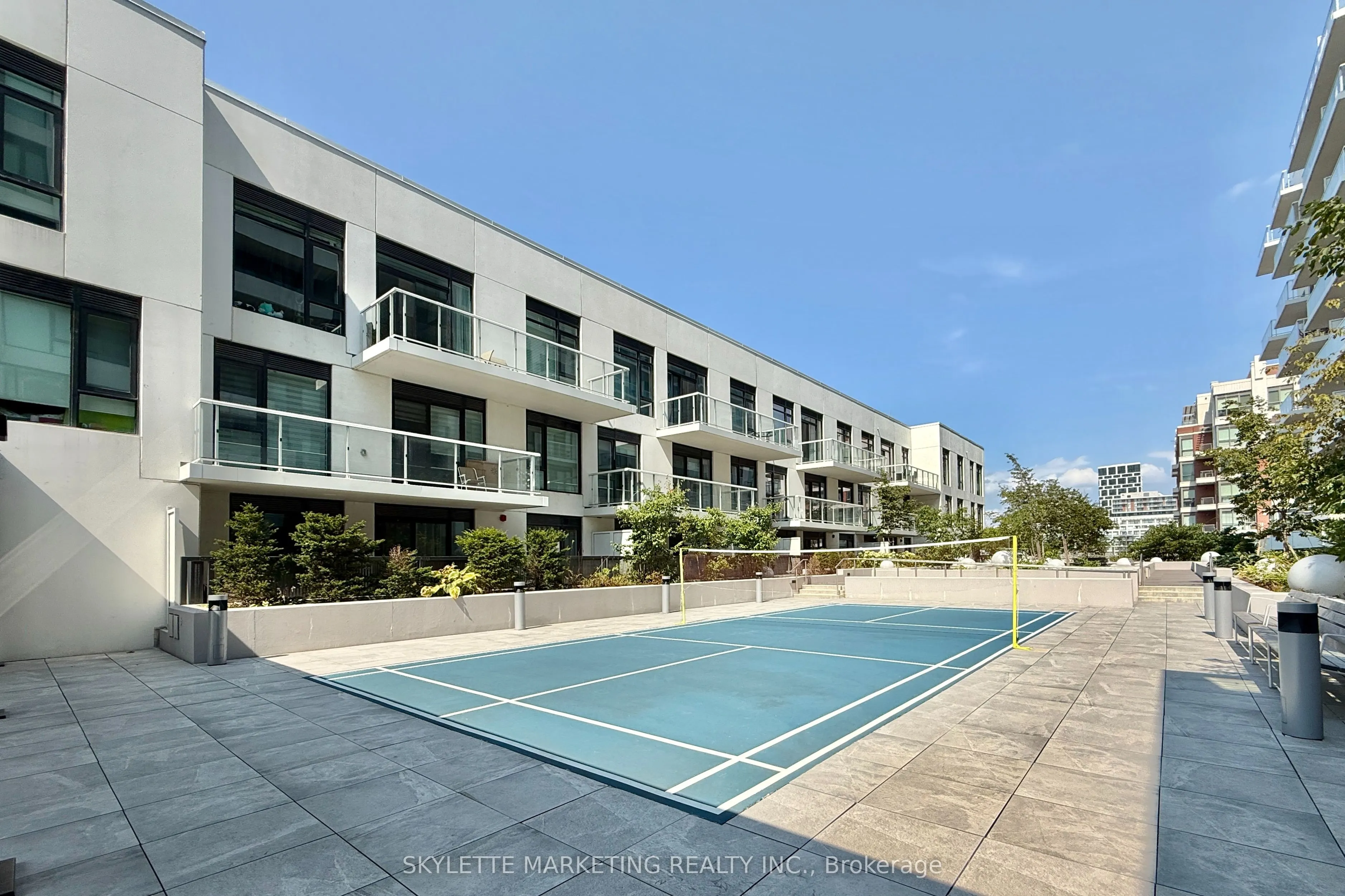 8 Rouge Valley Drive W, #718
