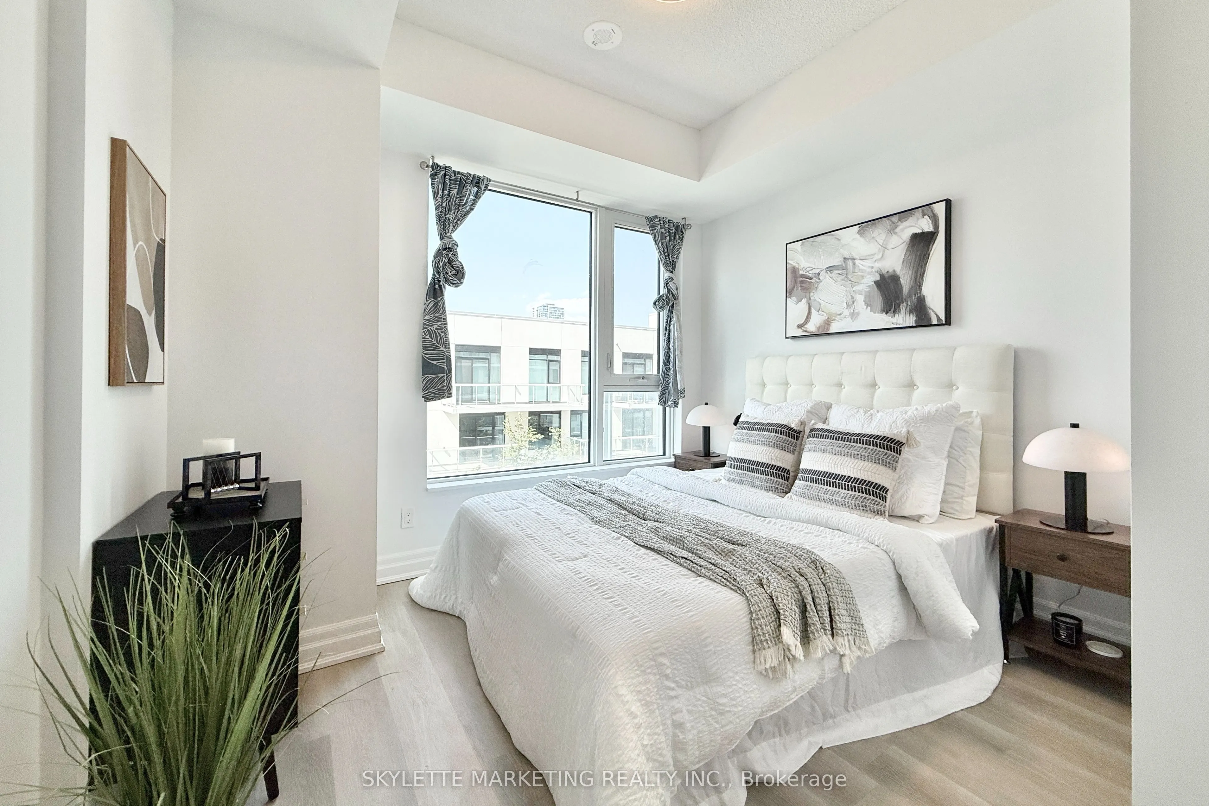 8 Rouge Valley Drive W, #718