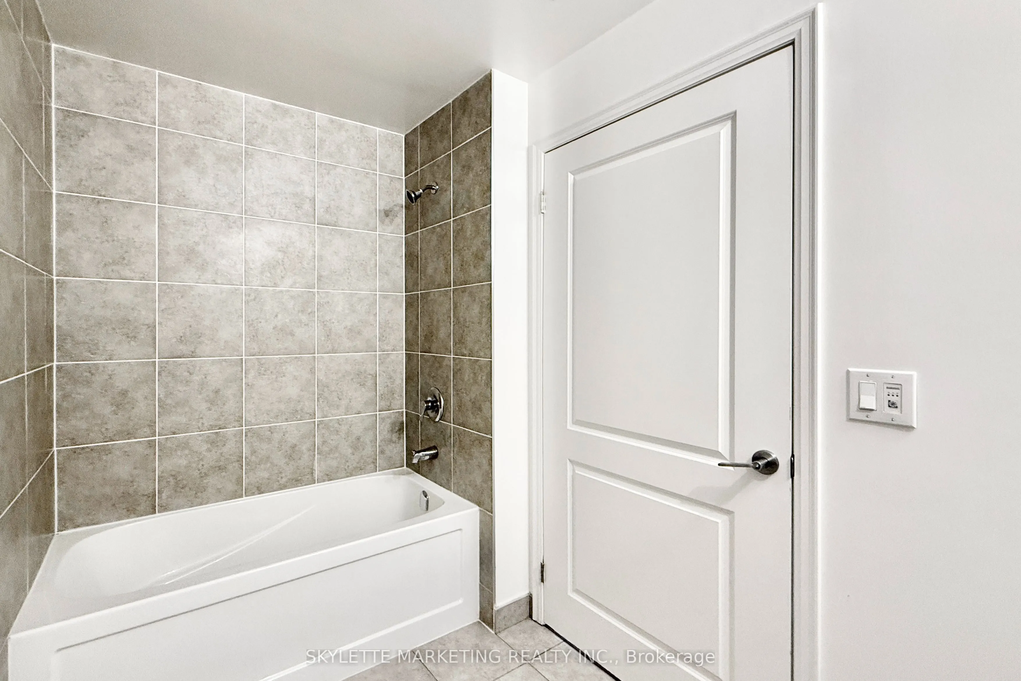 8 Rouge Valley Drive W, #718