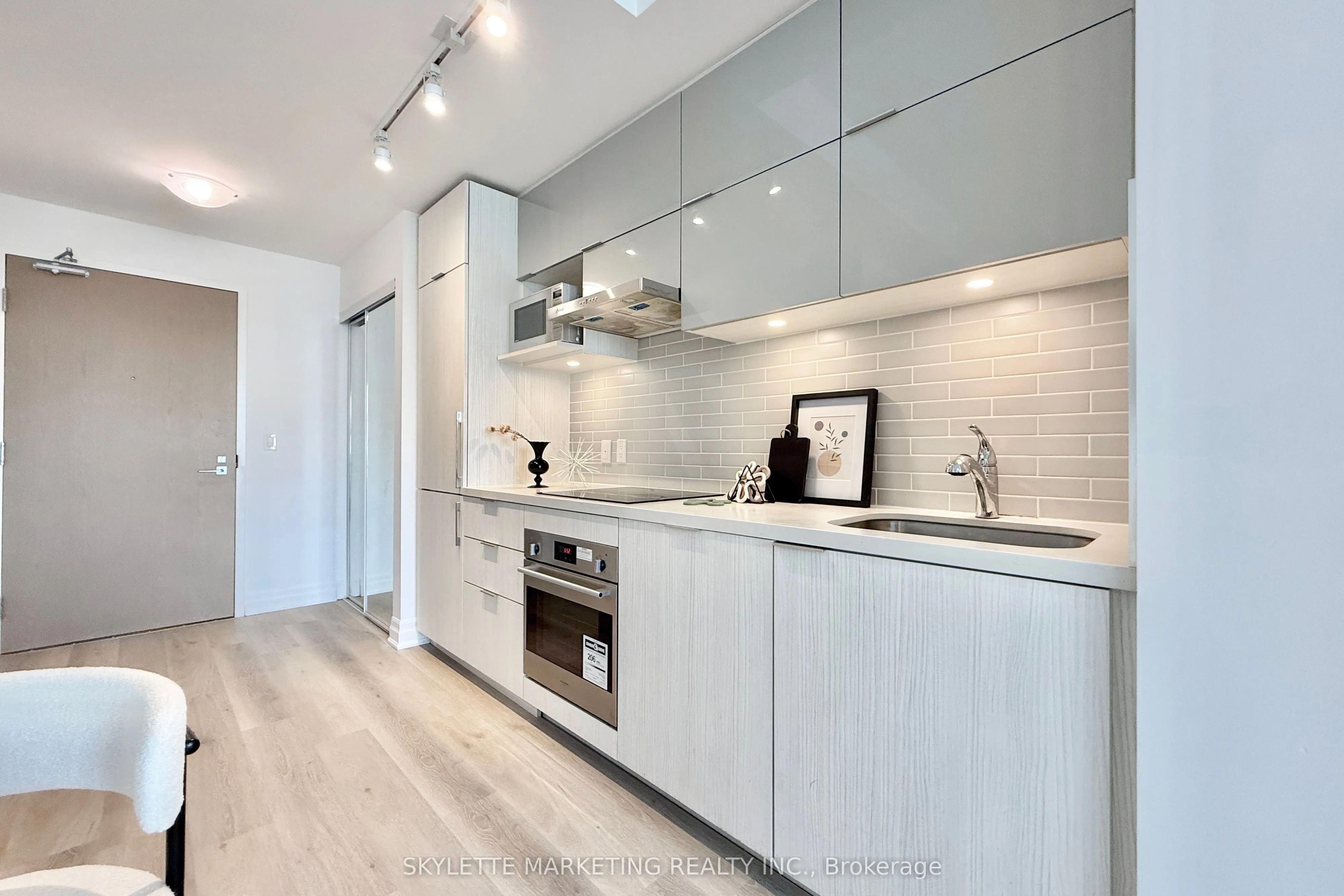 8 Rouge Valley Drive W, #718
