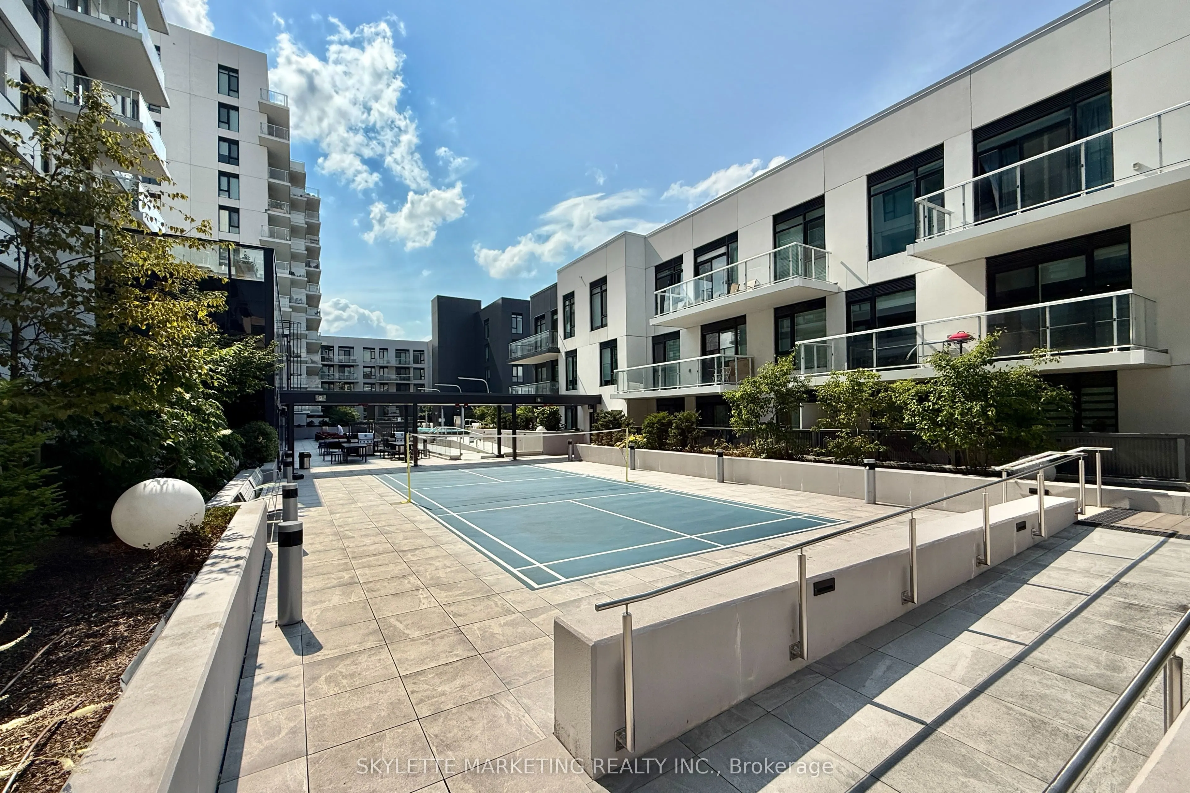 8 Rouge Valley Drive W, #718