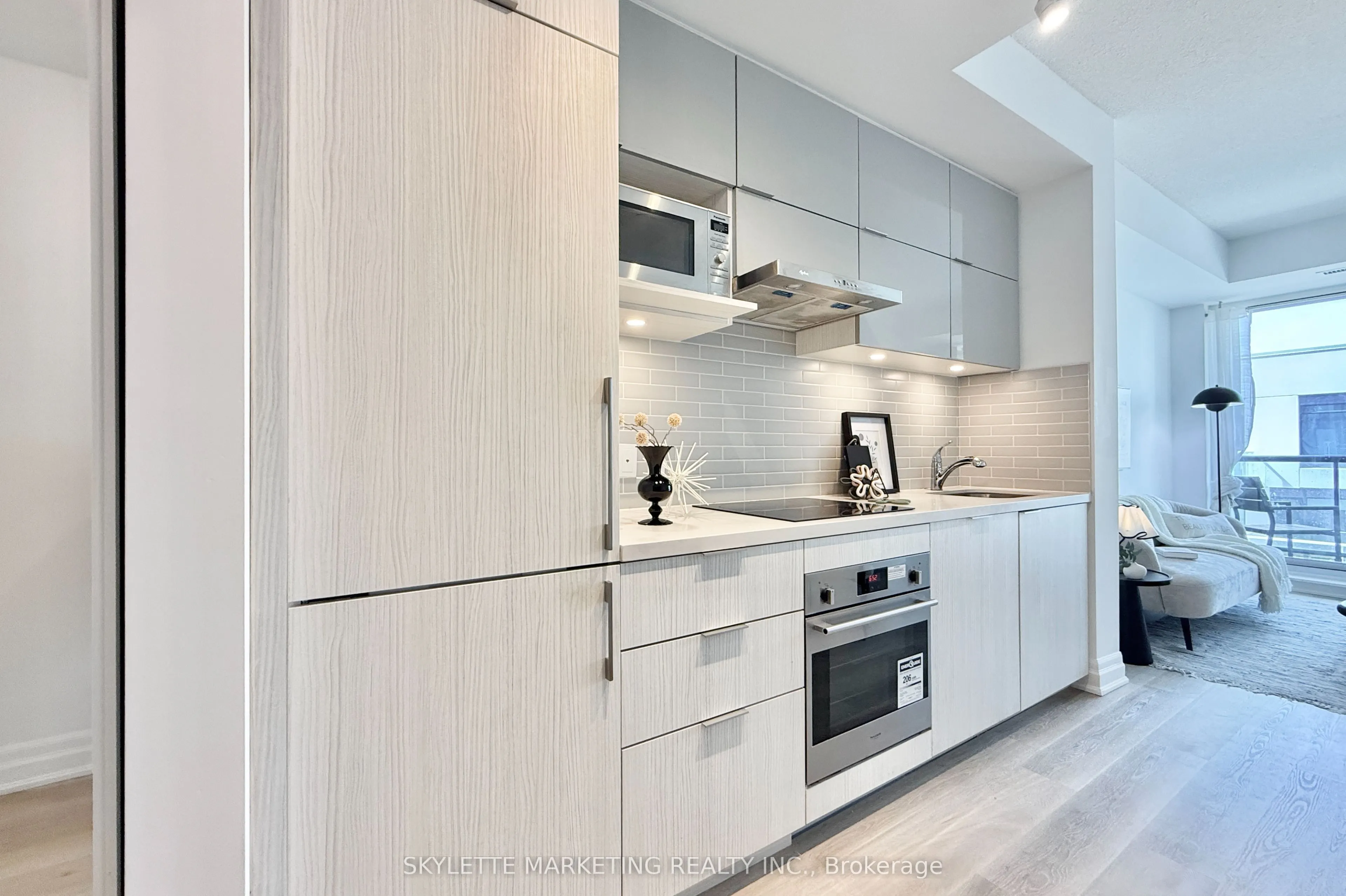 8 Rouge Valley Drive W, #718