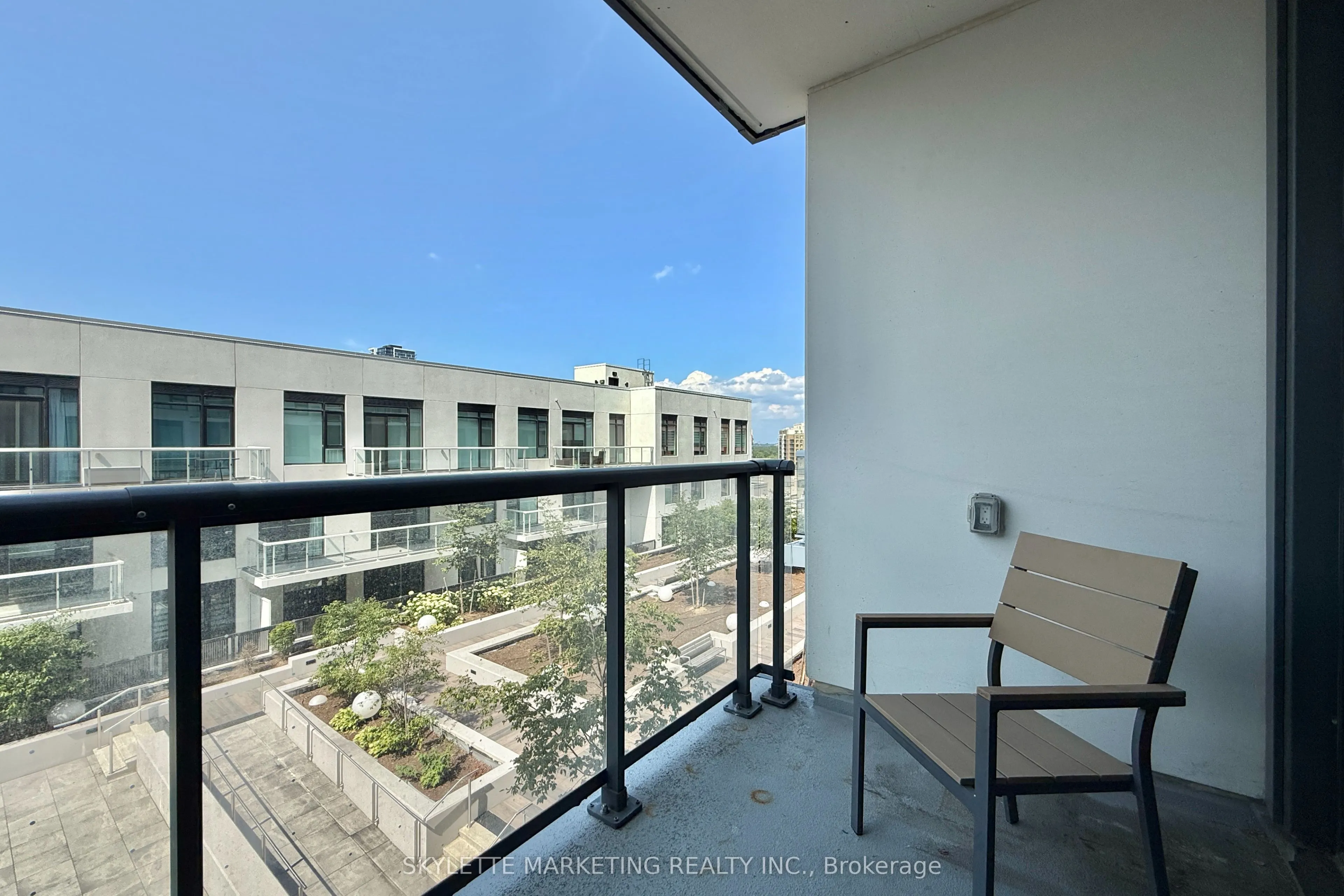 8 Rouge Valley Drive W, #718