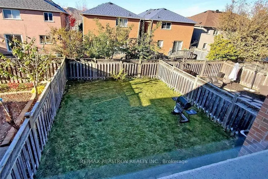 11 Selkirk Drive