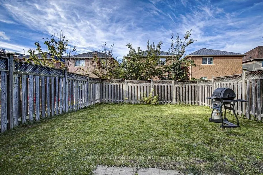 11 Selkirk Drive