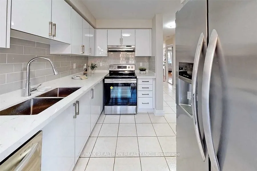 11 Selkirk Drive