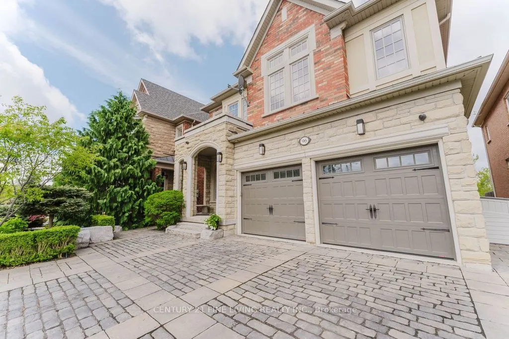 96 Wolf Creek Crescent