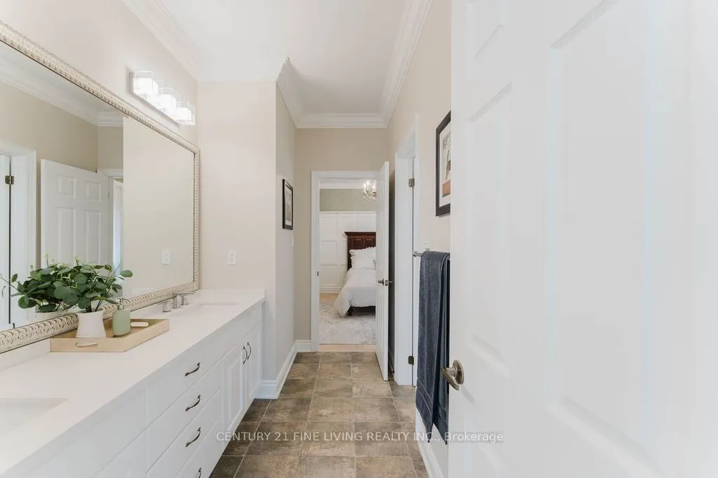96 Wolf Creek Crescent