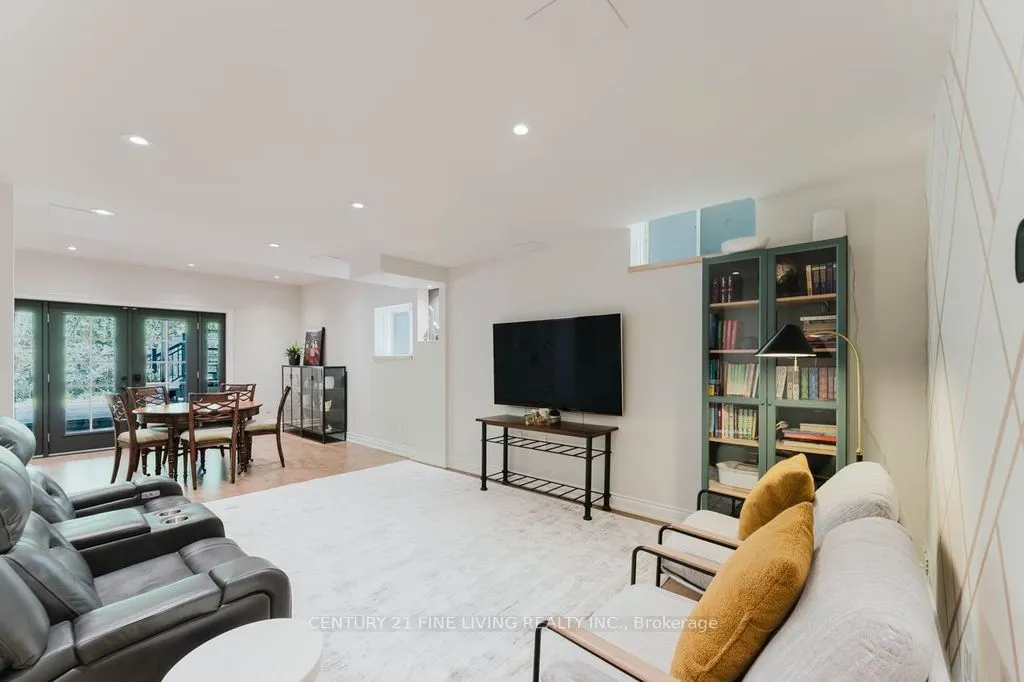 96 Wolf Creek Crescent