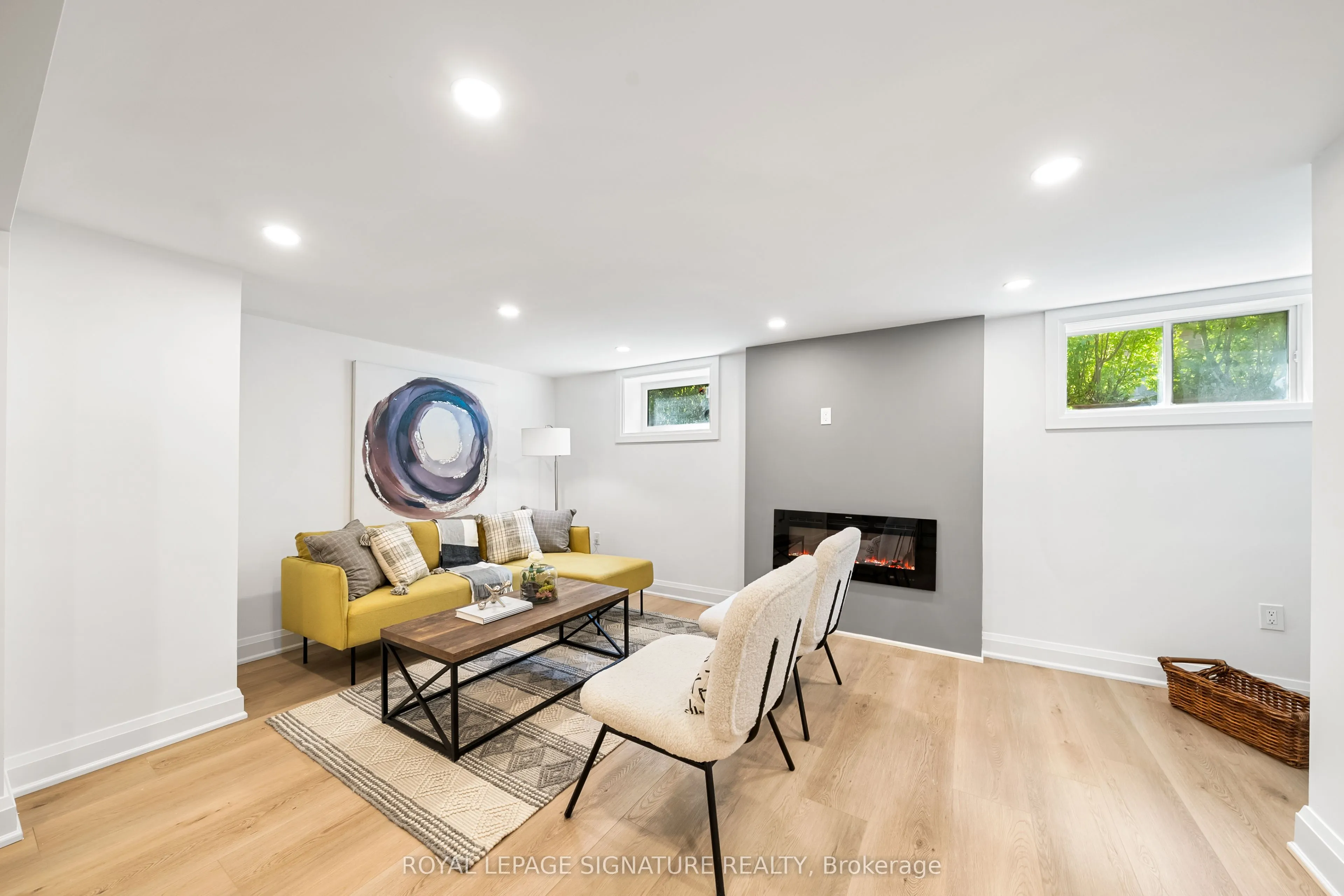 247 Kathryn Crescent, #Lower