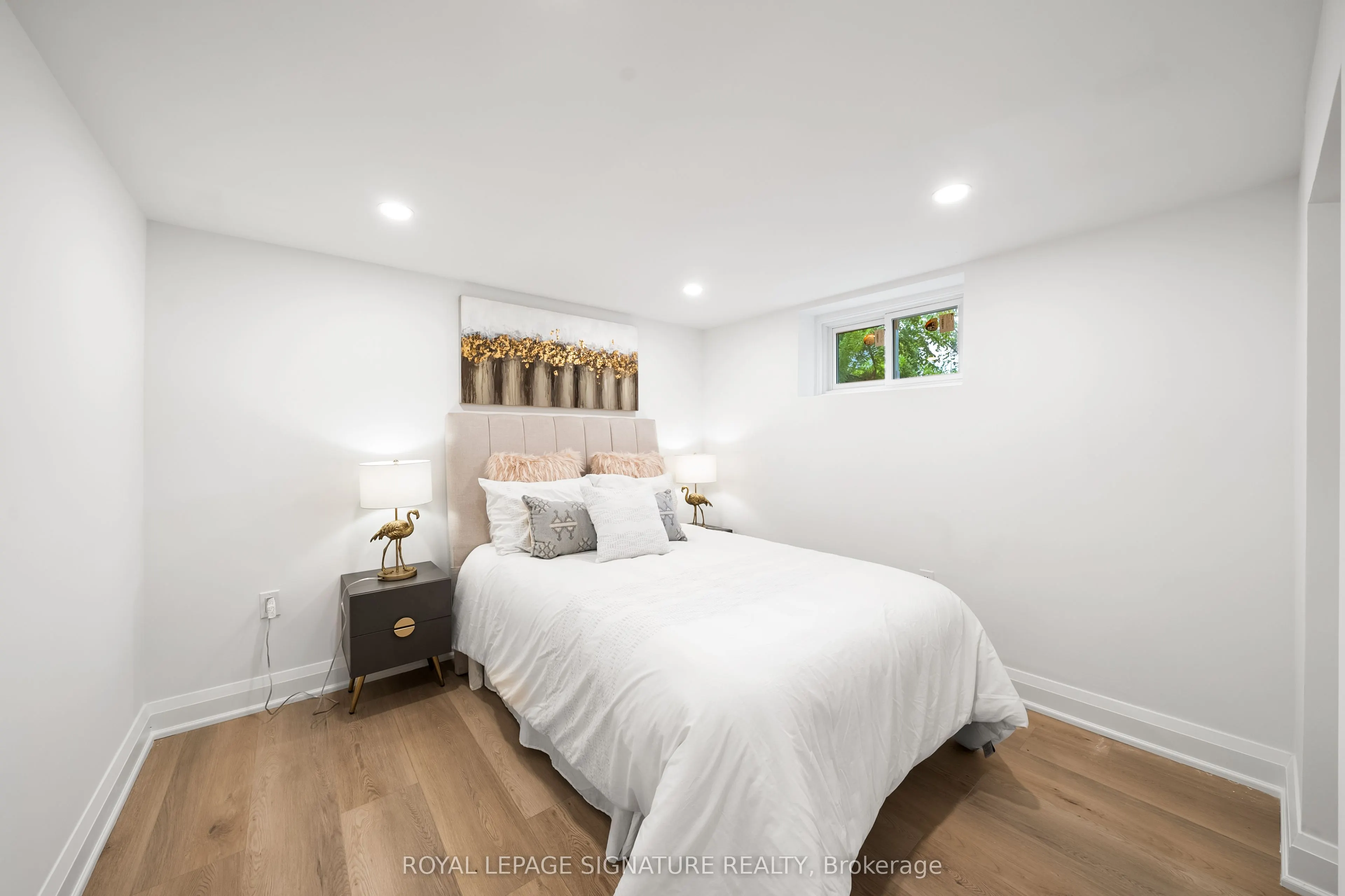 247 Kathryn Crescent, #Lower