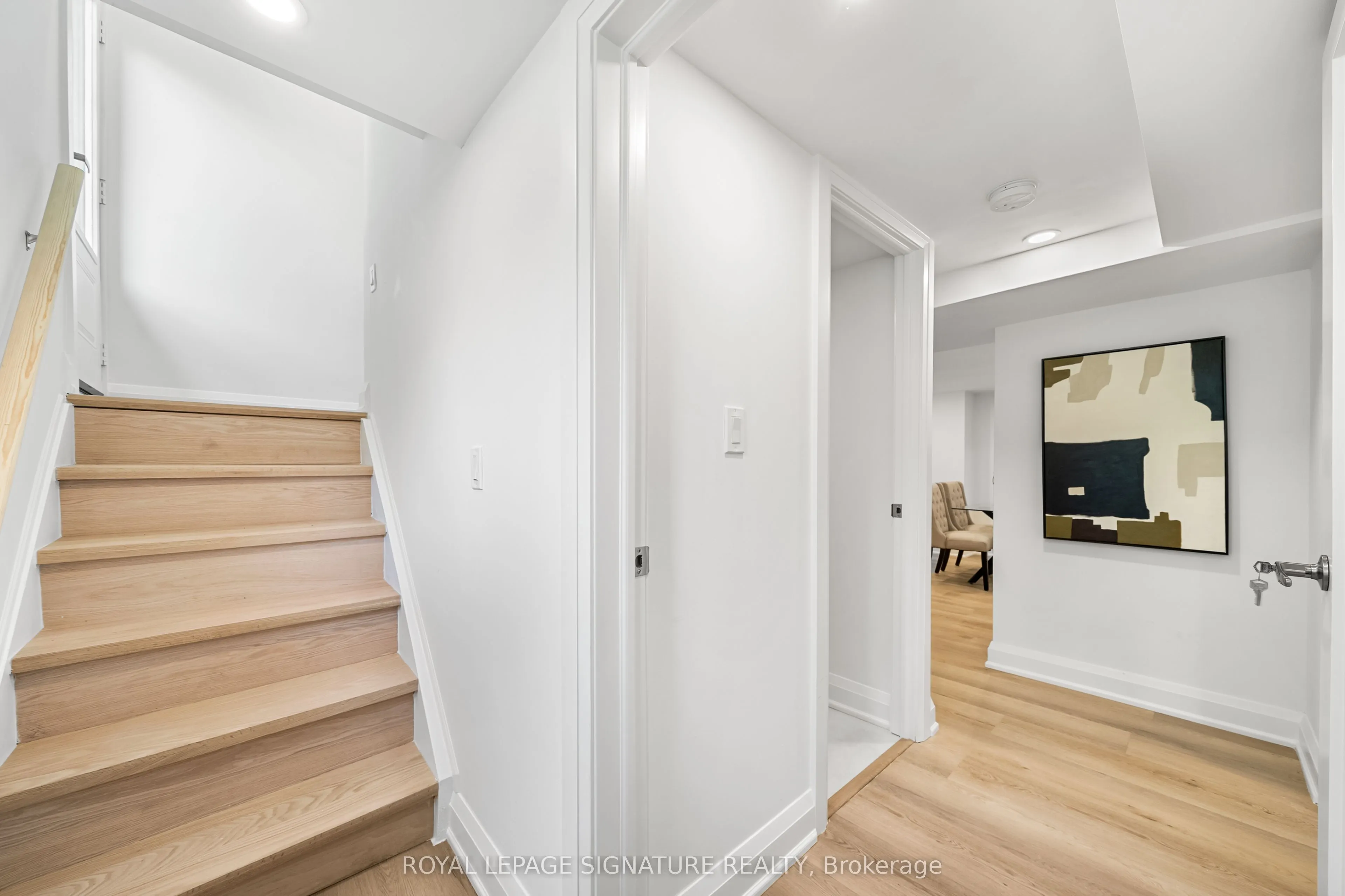 247 Kathryn Crescent, #Lower