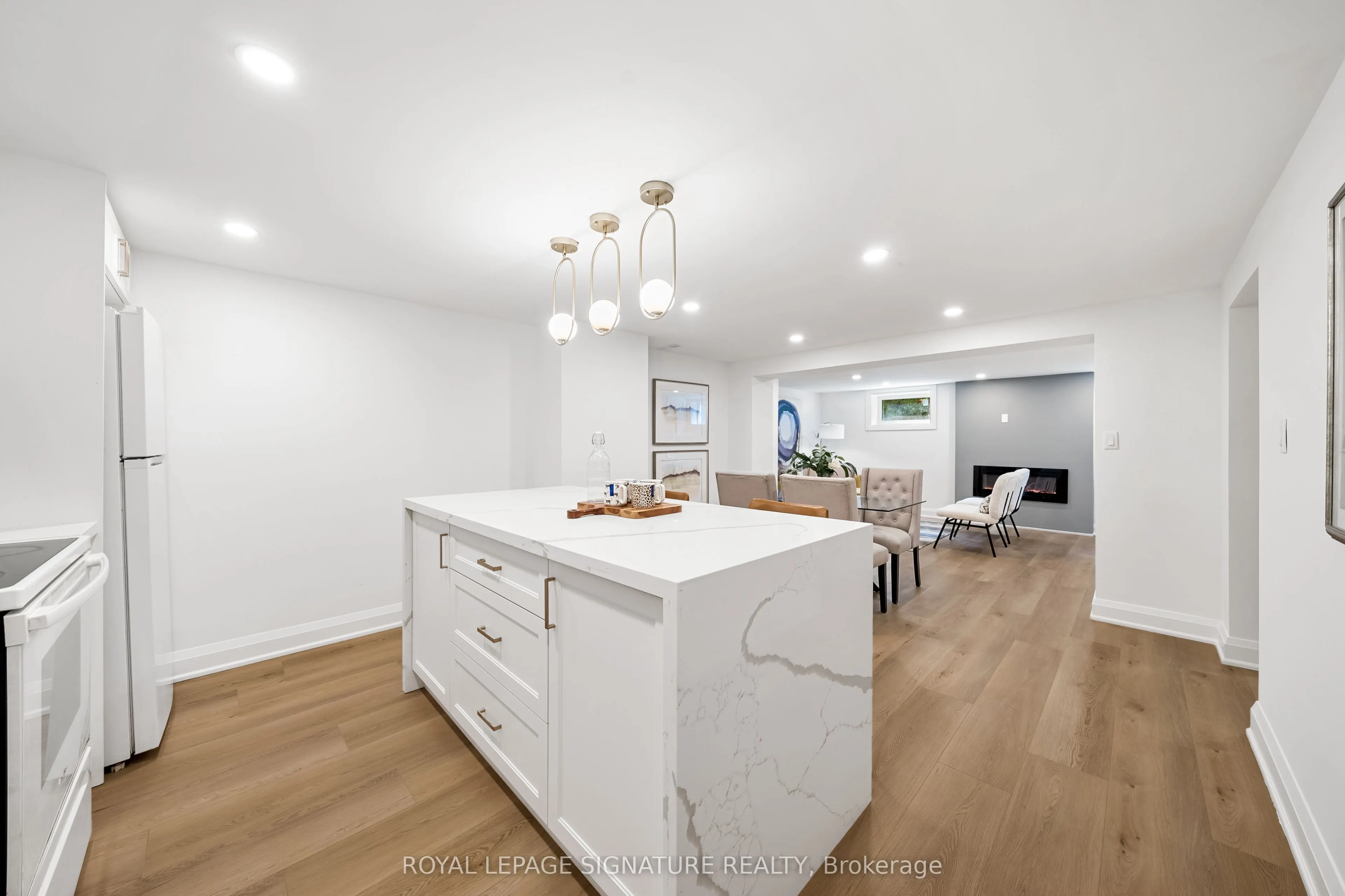 247 Kathryn Crescent, #Lower