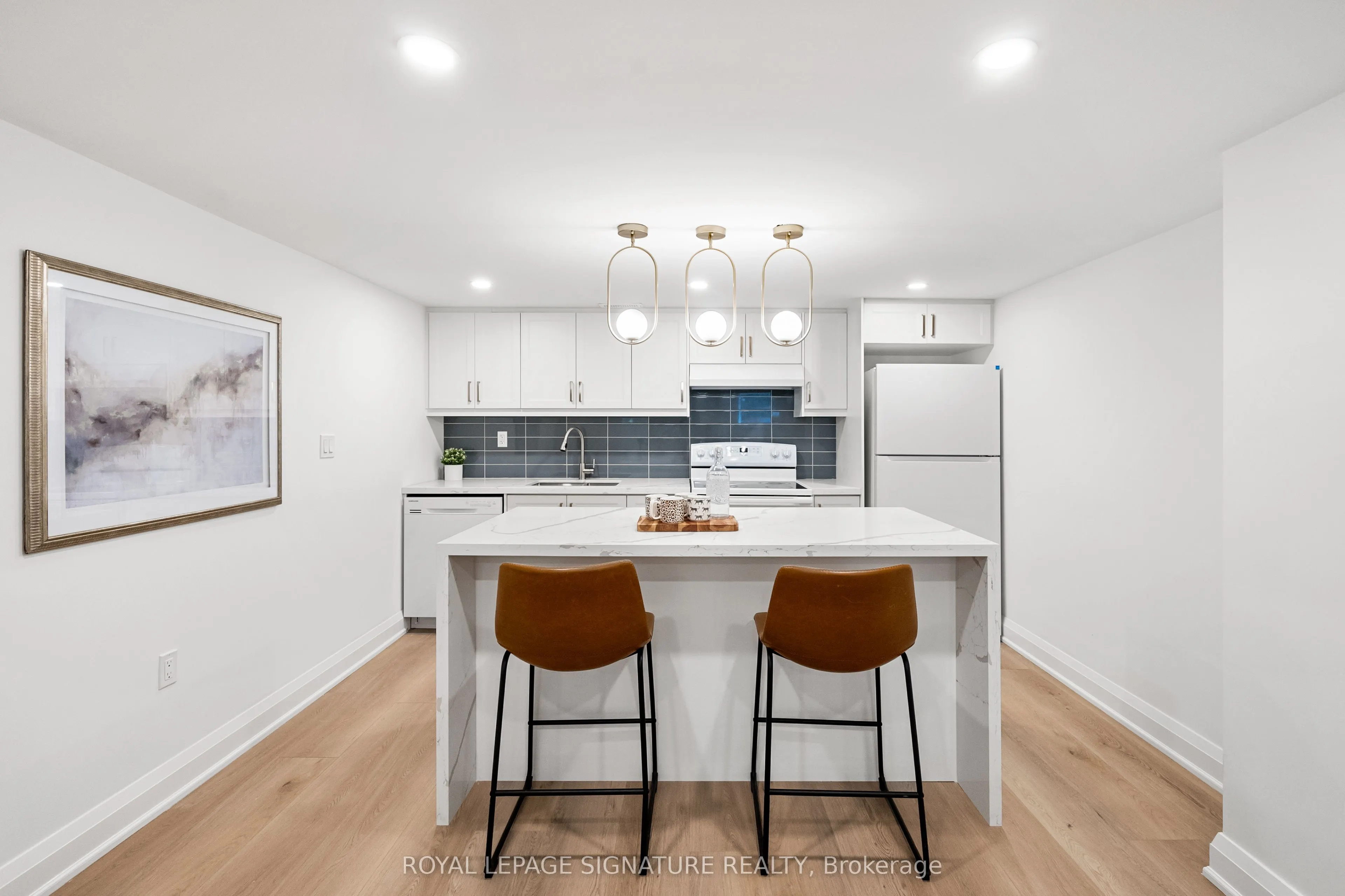 247 Kathryn Crescent, #Lower