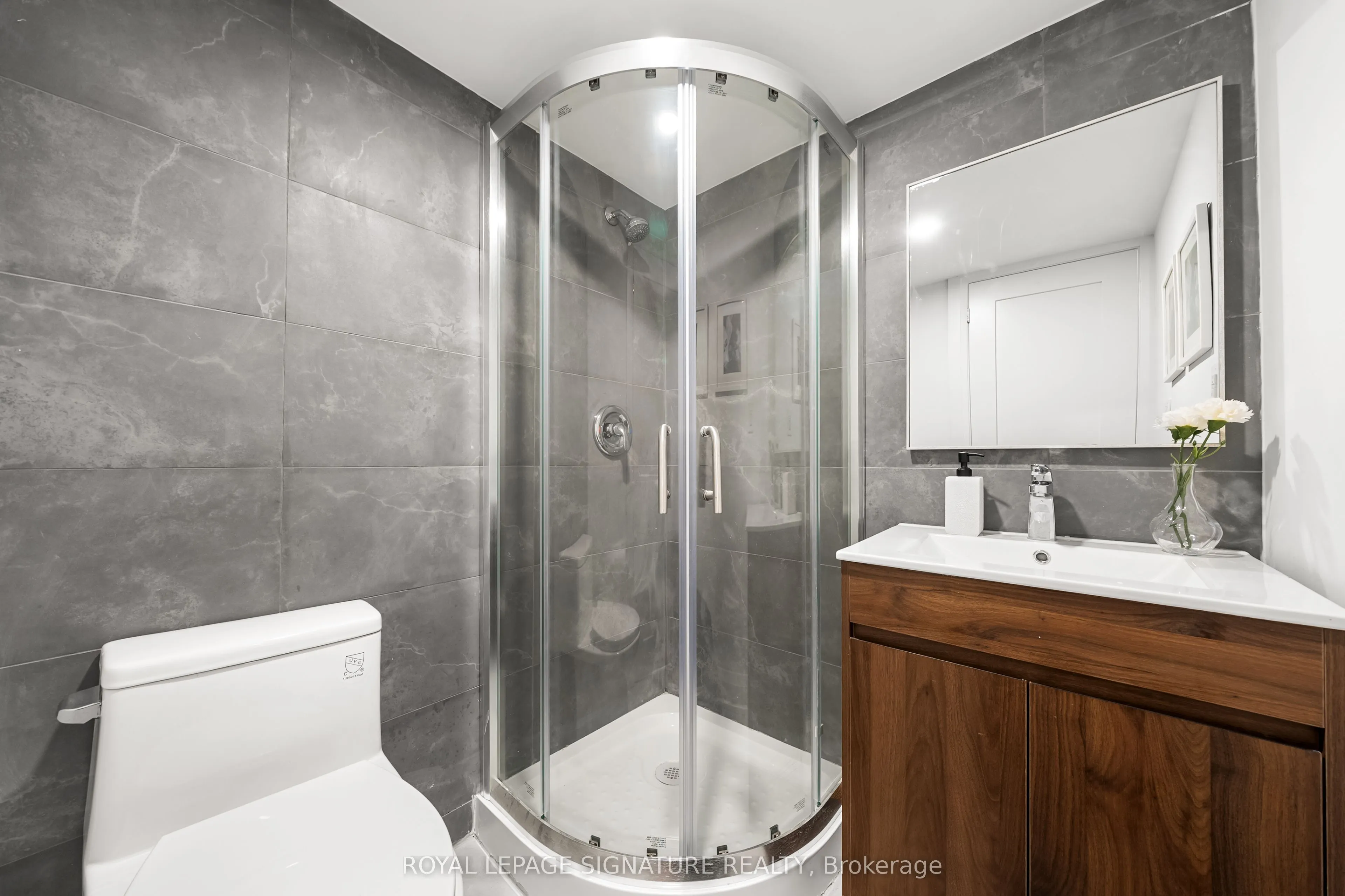 247 Kathryn Crescent, #Lower