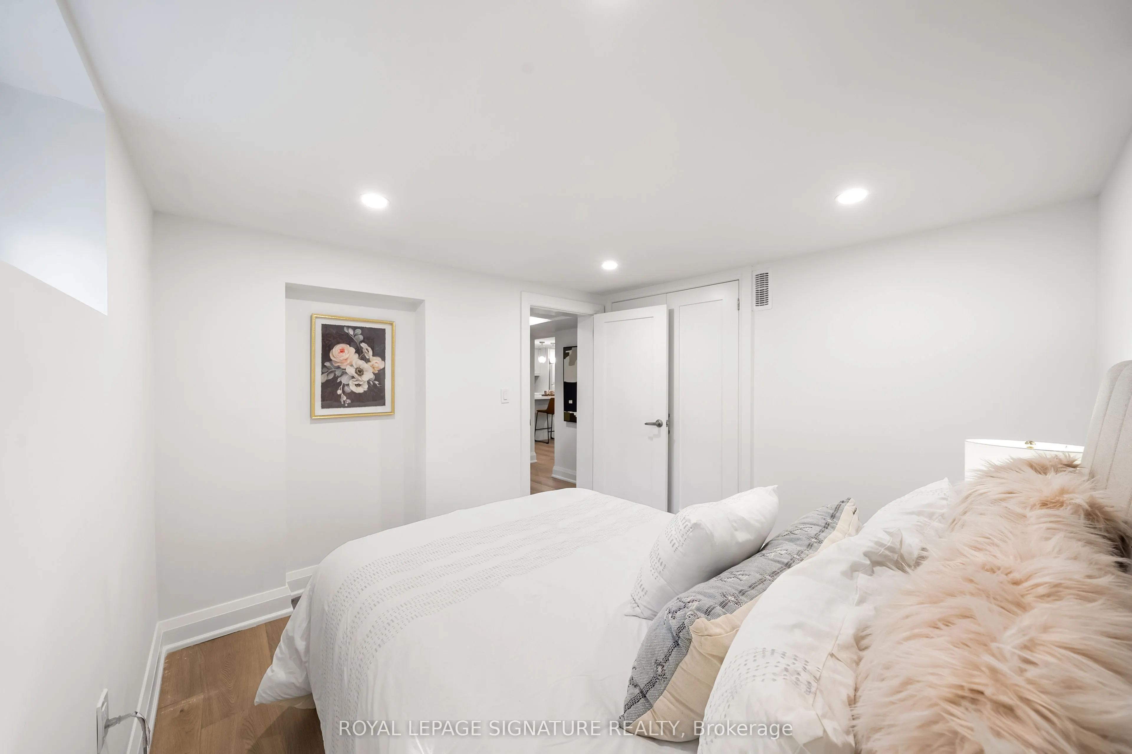 247 Kathryn Crescent, #Lower