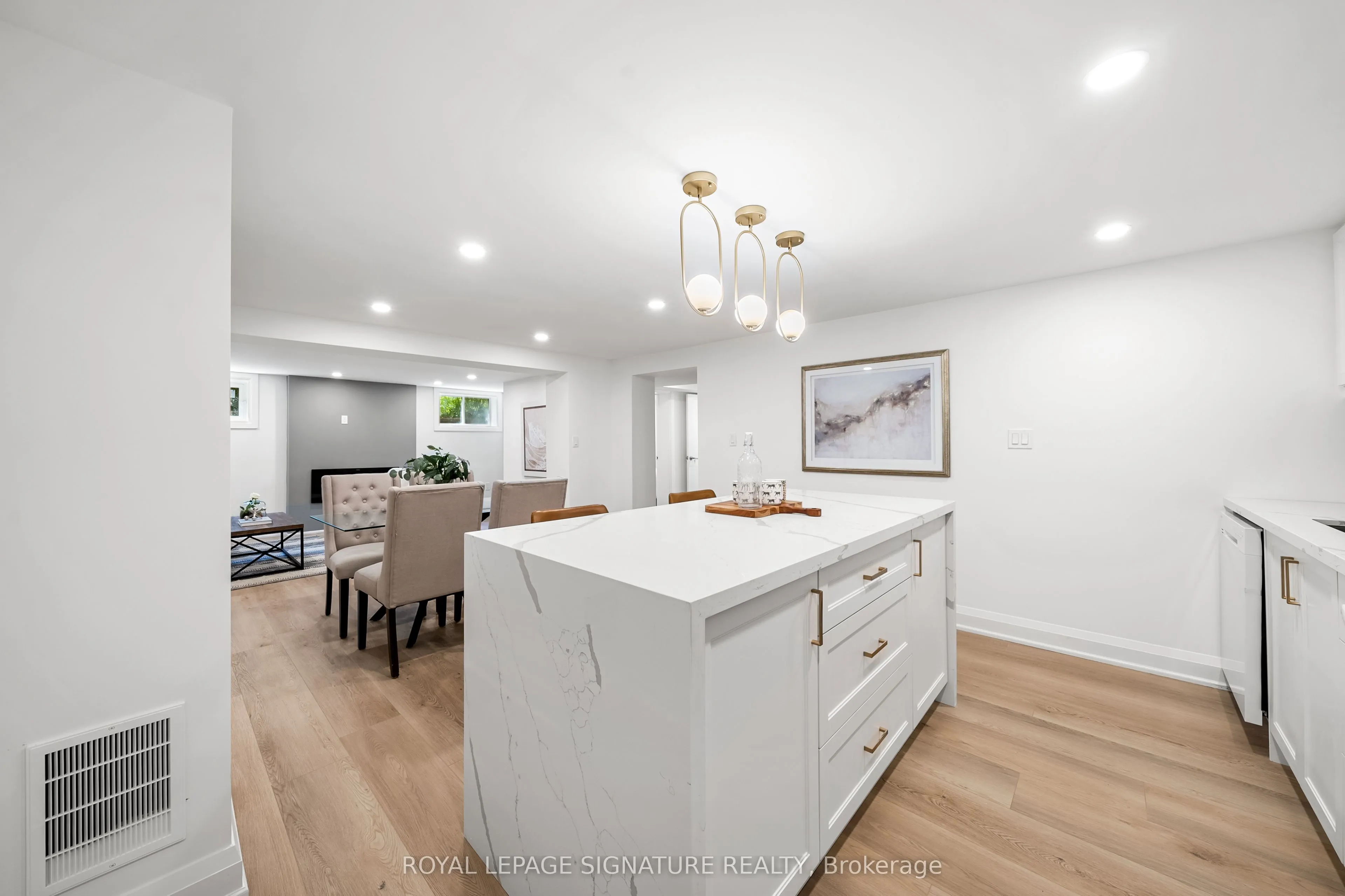 247 Kathryn Crescent, #Lower