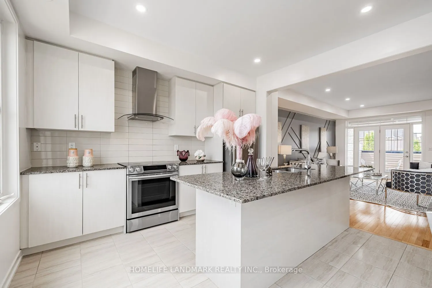 10606 Bathurst Street
