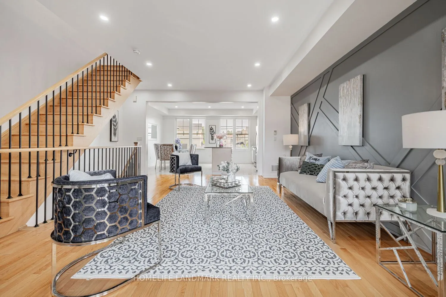 10606 Bathurst Street