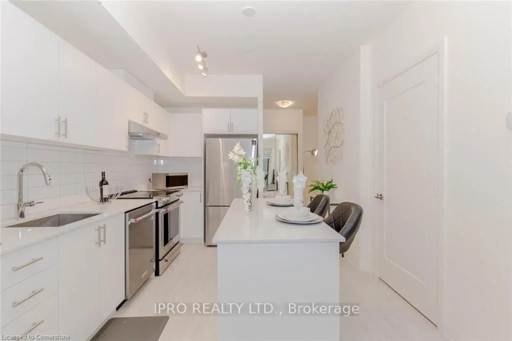9000 Jane Street, #606