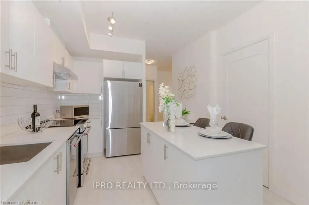 9000 Jane Street, #606