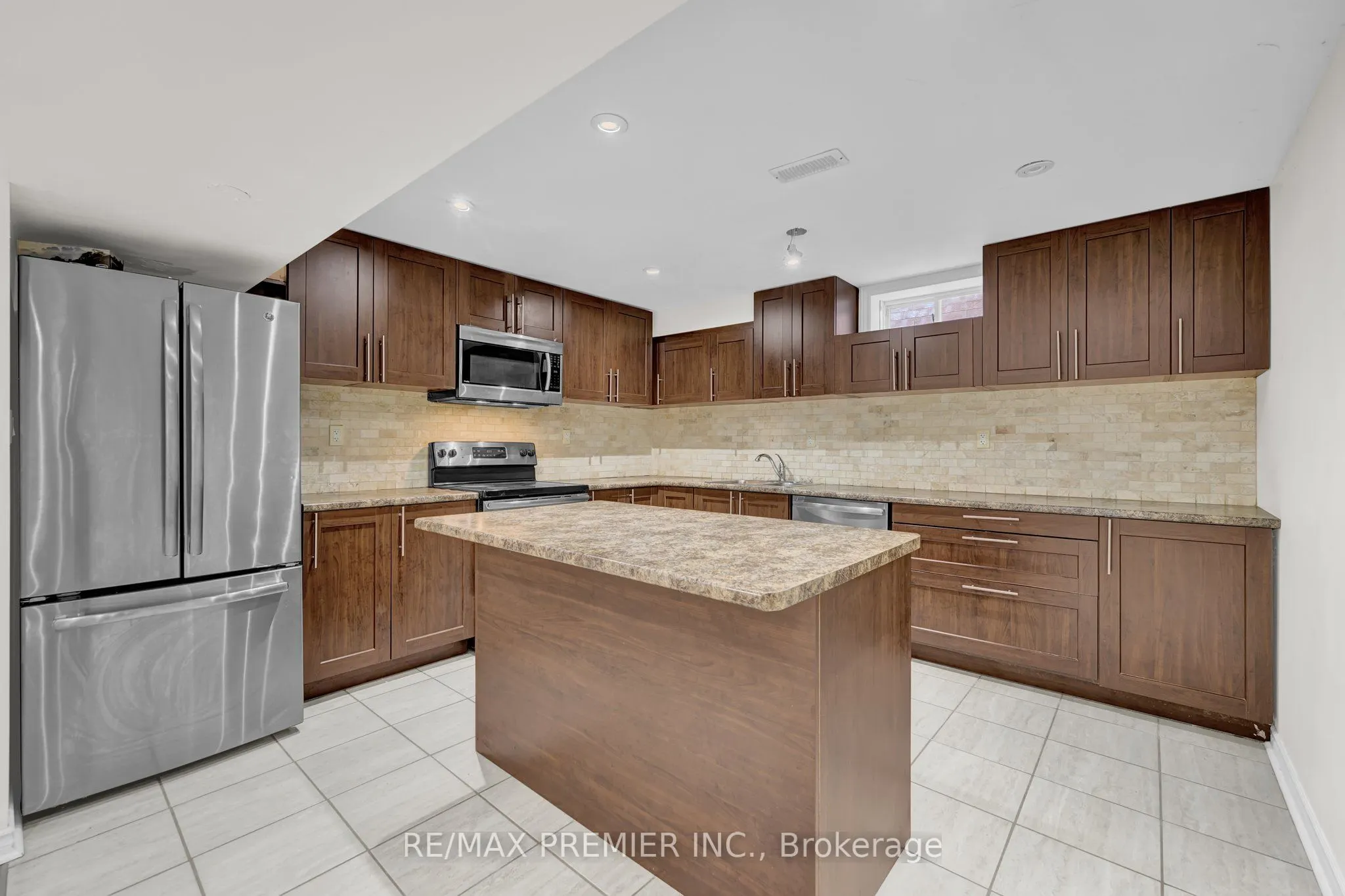 81 Greenview Circle, #BSMT