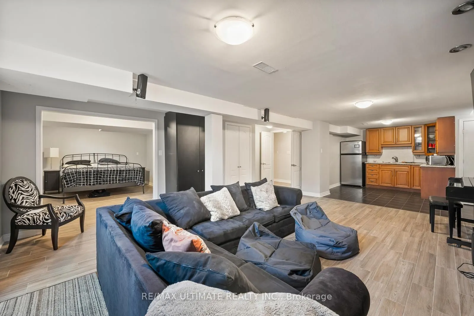 210 Ridgefield Crescent