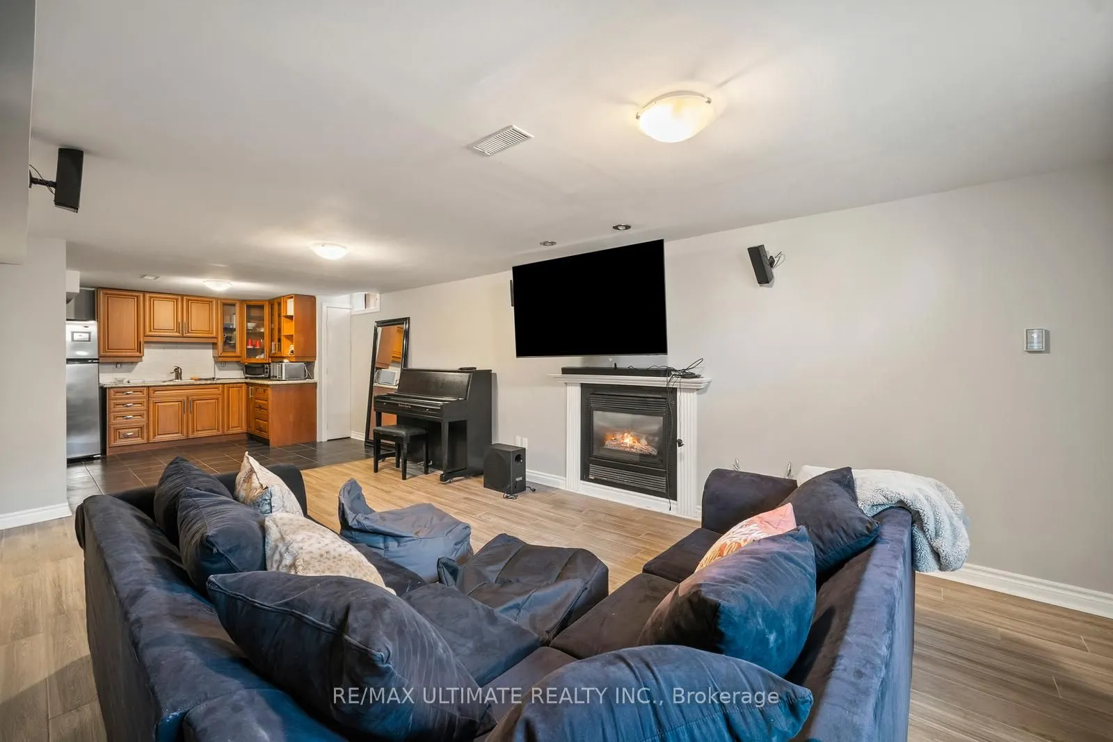210 Ridgefield Crescent