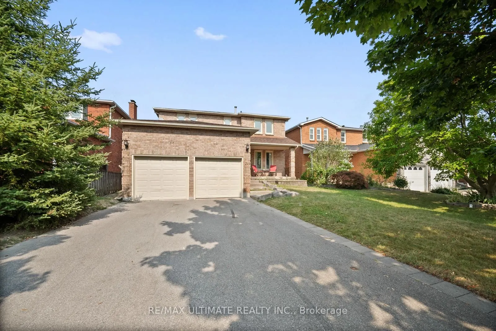 210 Ridgefield Crescent