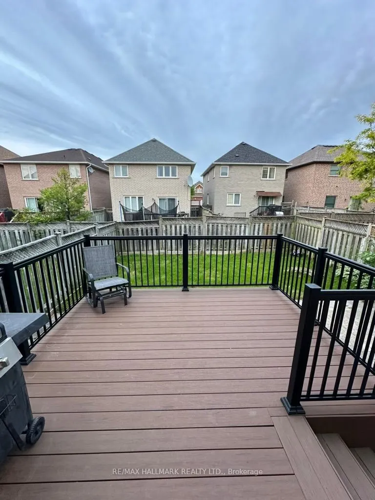 6 WOODHAVEN Crescent