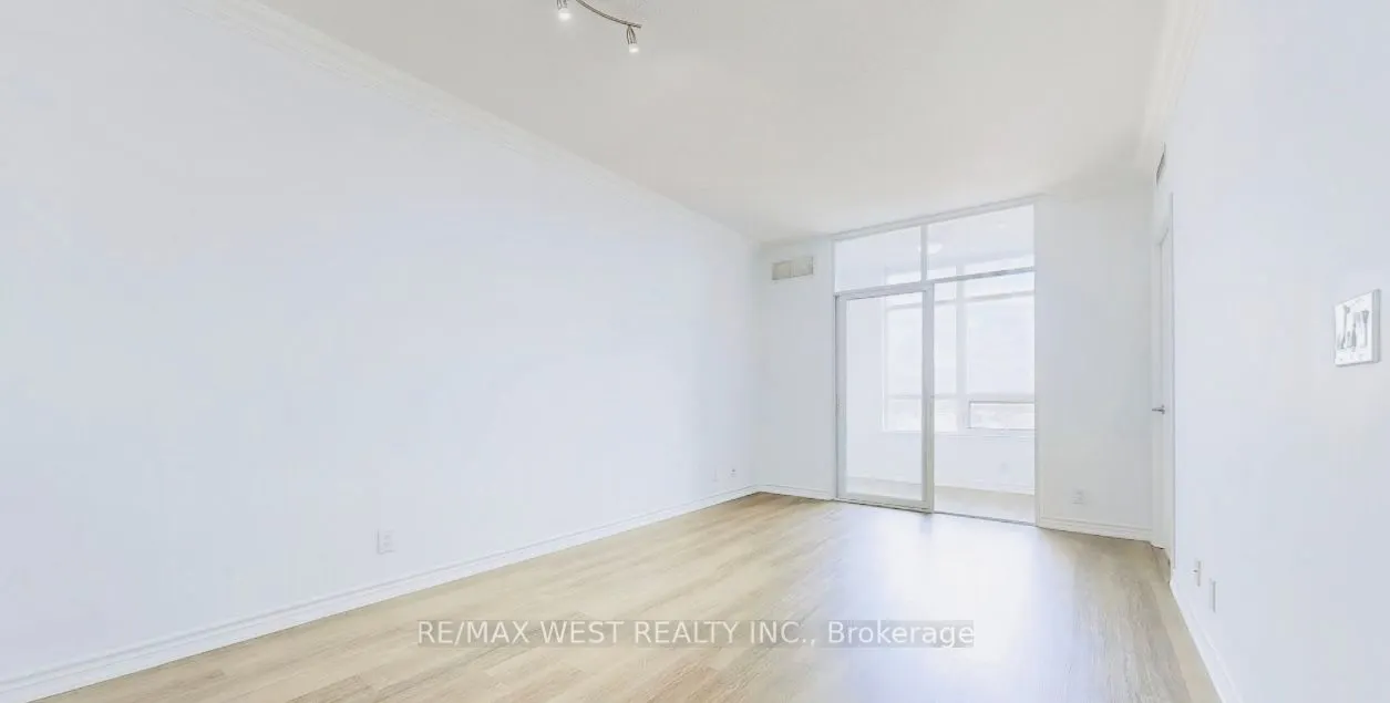 9235 Jane Street, #1404