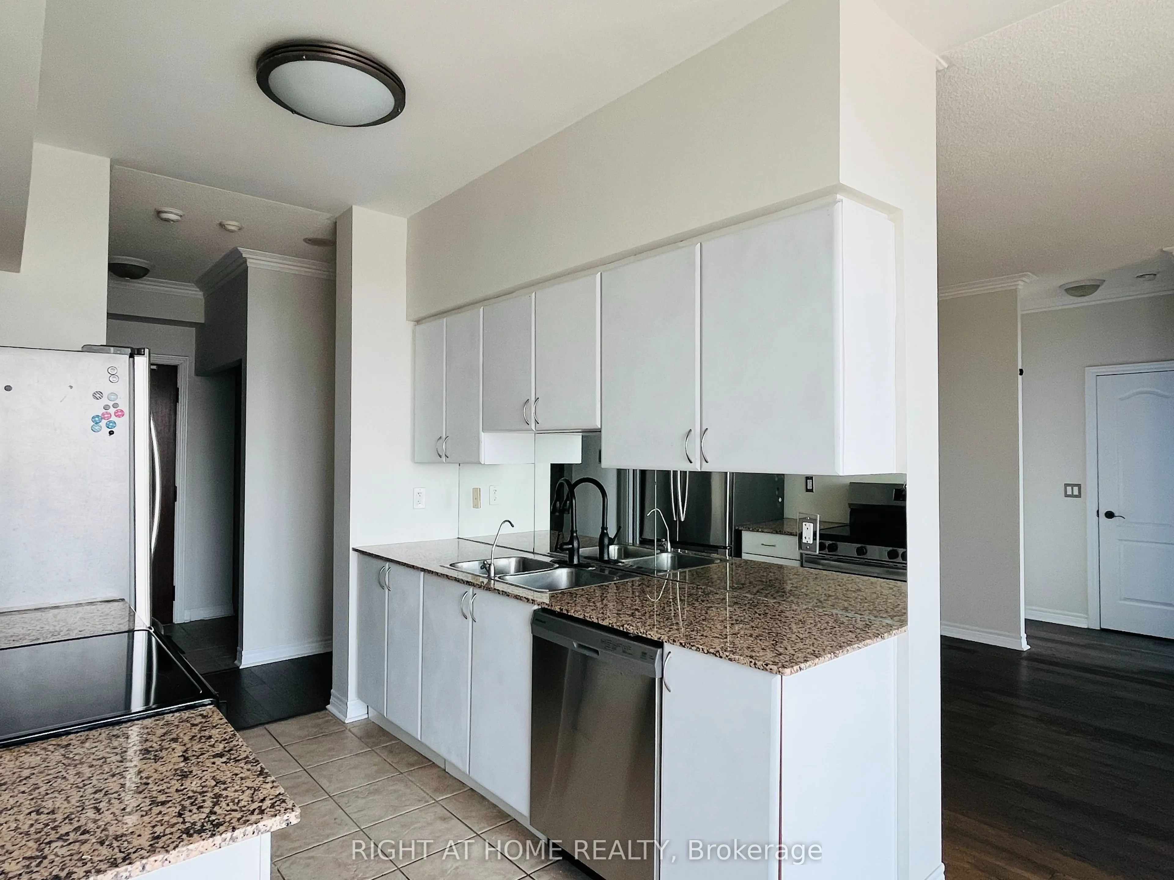 15 North Park Road, #LPH209